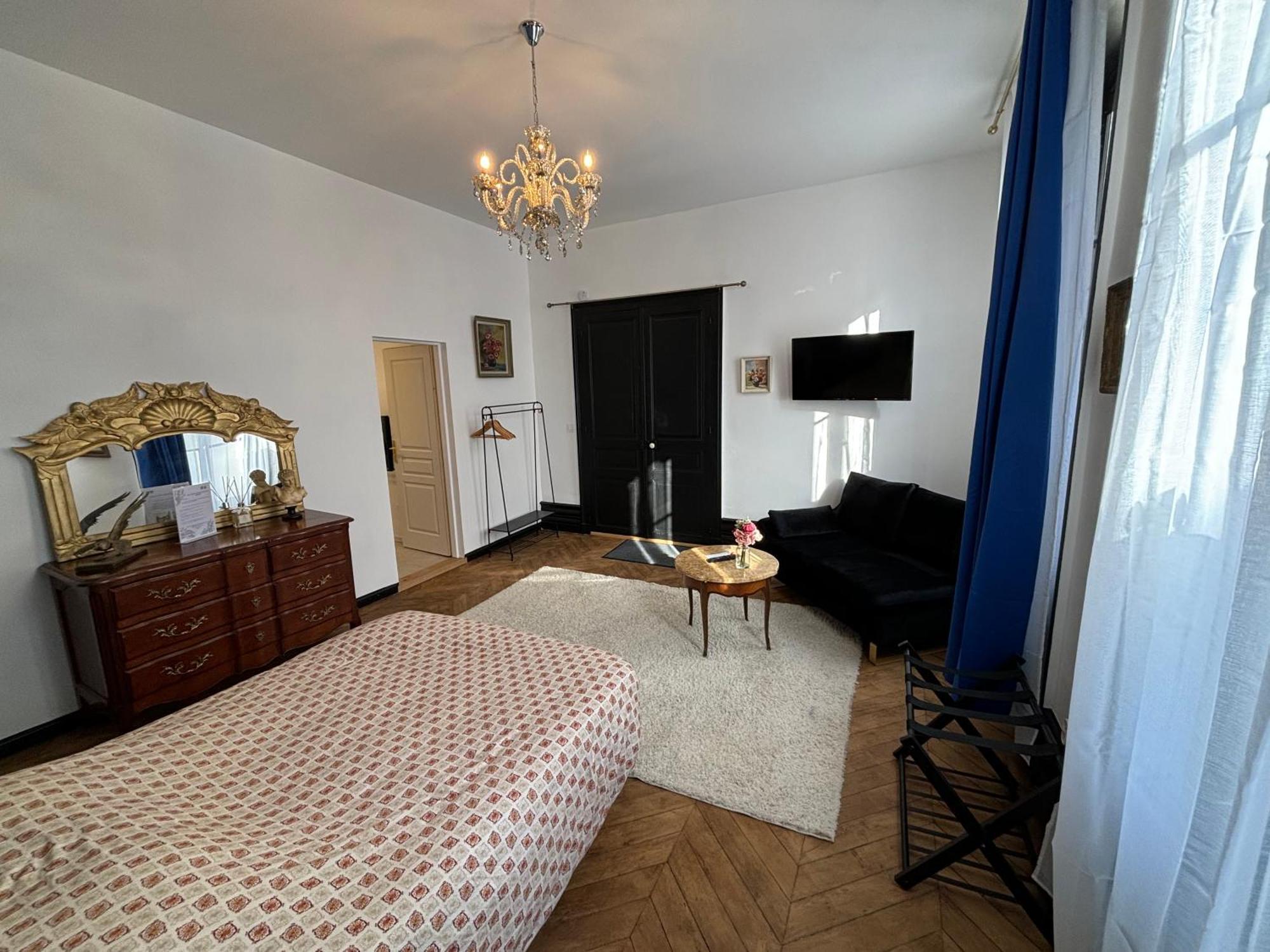 Maison A La Guitarde - Hotel Particulier Hippolyte Chateauroux Exterior photo